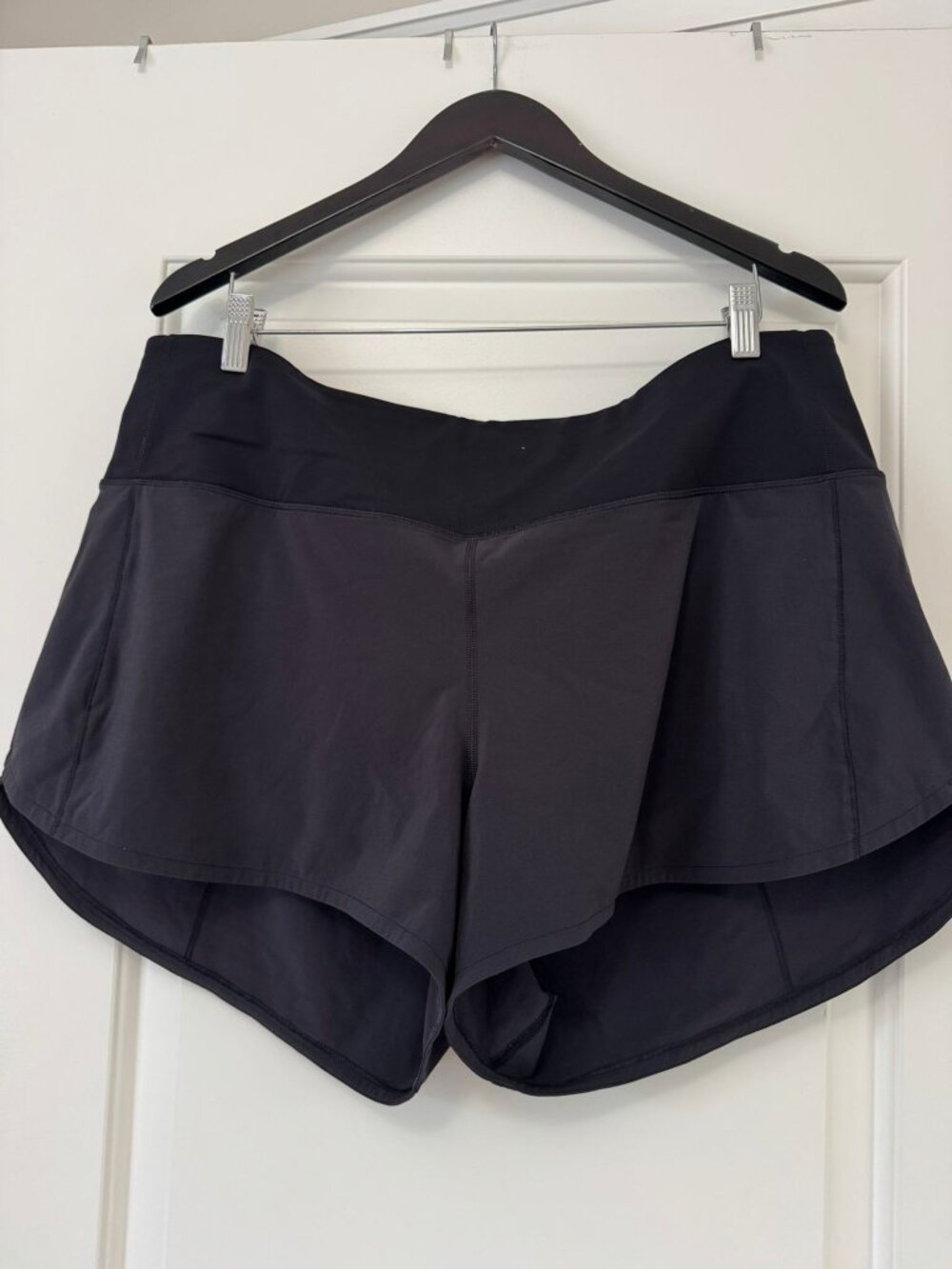 Lululemon Speed Up Mid-Rise Lined Short 4" - Size 16 - Black
